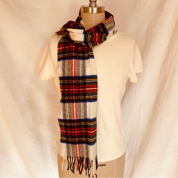 Pure Cashmere plaid fringed scarf made in Scotland. Unisex - Picture 3 of 5